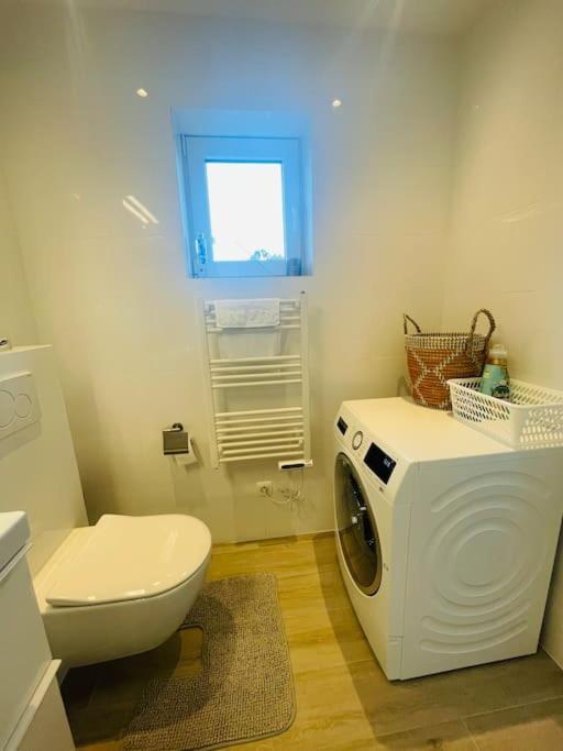 Prachtig Guesthouse Met Gratis Parkeren Maasmechelen Εξωτερικό φωτογραφία