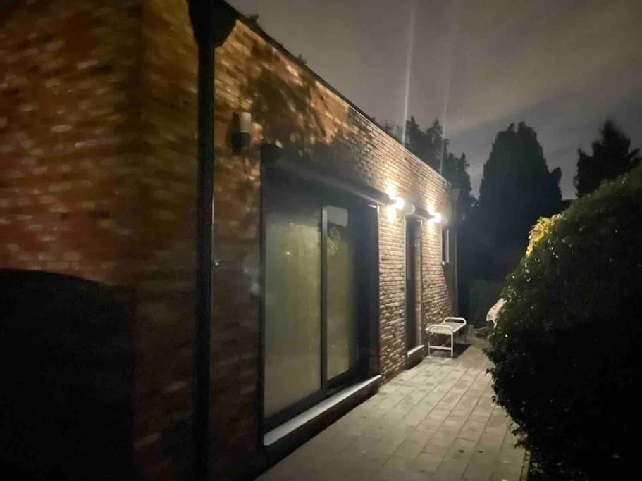 Prachtig Guesthouse Met Gratis Parkeren Maasmechelen Εξωτερικό φωτογραφία
